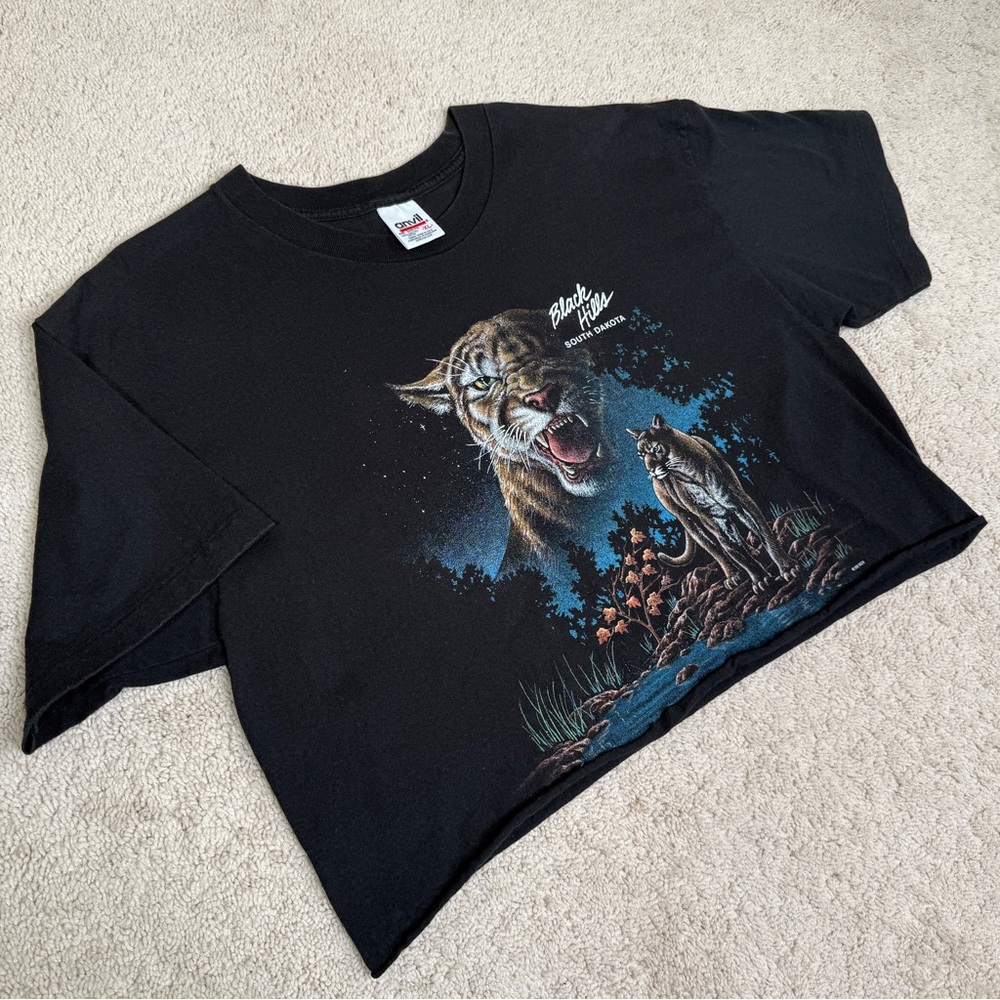 Vintage Black Hills South Dakota Cougar Mountain Lion Cropped Graphic Tee - Picture 17 of 17